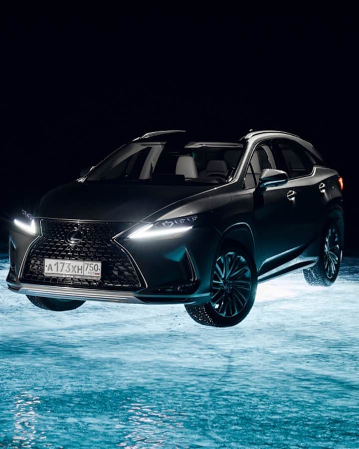 Lexus UKさんのインスタグラム写真 - (Lexus UKInstagram)「The coolest SUV on the planet? The #LexusRX on Lake Baikal in Siberia, where temperatures can plummet to as low as -60°C.  #Design #CarDesign #Automotive #Lexus #CarsofInstagram #LuxuryTravel #Luxury #Lexus #Ice #Siberia #LakeBaikal」11月29日 18時00分 - lexusuk