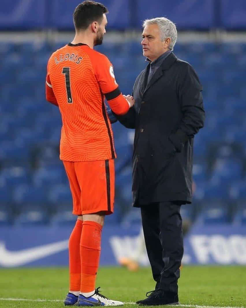 ジョゼ・モウリーニョさんのインスタグラム写真 - (ジョゼ・モウリーニョInstagram)「One shot one save one point.Well done Hugo well done boys but...we are not happy.Thats the @spursofficial  spirit.」11月30日 4時51分 - josemourinho