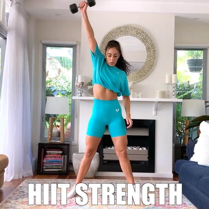 Danielle Robertsonのインスタグラム：「HIIT STRENGTH 💪💦  New week, new workout, NEW ACTIVEWEAR from @womensbestwear @womensbest 💖 The @womensbest Black Friday Sale ends soon so don’t miss out!! Up to 70% off 🎉 Click the link in my bio and get amongst it!   We are starting the week strong with this HIIT STRENGTH workout! I’m using 1 x 5kg dumbbell but if you don’t have access to equipment and you want to add some additional resistance, get creative! You can use a water bottle or other weighted objects as a substitute for the dumbbells.   Save this workout and start your week STRONG!   WORKOUT  3 SETS 30:15  Perform each exercise for 30 seconds with 15 seconds rest between exercises. Allow 60 - 90 seconds rest between sets.  30 sec Snatch Squat 30 sec Weighted Straight Leg Crunch 30 sec Alternating Side Lunge w/ Snatch 30 sec Weighted Cross Jacks 30 sec Kneel To Stand w/ Press」