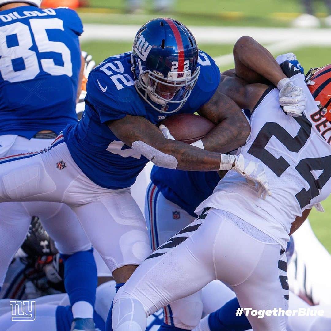 New York Giantsさんのインスタグラム写真 - (New York GiantsInstagram)「2️⃣2️⃣ punches it in! 👊  Link in bio to watch live!」11月30日 3時33分 - nygiants