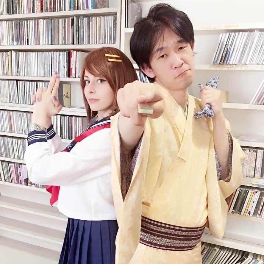 ユリコ・タイガーさんのインスタグラム写真 - (ユリコ・タイガーInstagram)「🇯🇵 ラジオ　『声だけで気持ちを伝える』 2016年から2017年まで、立川こしらさんと一緒に東京タワーの近くにあるラジオ放送局で働いた。「COOL JAPAN」という番組だった。 台本のおかげで日本語の上達できた。日本人は優しくて日本語の間違えに気づかないし、私の簡単に声を変える才能を評価してくれる。例えば真面目な声から、可愛い声になるのが簡単にできる。またラジオ放送局での経験できればいいなぁ　 声優としての経験もできたらいいなぁ。  🇬🇧 ℝ𝔸𝔻𝕀𝕆 ℂ𝕠𝕞𝕞𝕦𝕞𝕚𝕔𝕒𝕥𝕚𝕟𝕘 𝕤𝕠𝕞𝕖𝕥𝕙𝕚𝕟𝕘 𝕠𝕟𝕝𝕪 𝕨𝕚𝕥𝕙 𝕞𝕪 𝕧𝕠𝕚𝕔𝕖  Many don’t know that I’ve worked near the Tokyo Tower for a year, from 2016 to 2017, in a radio station. I hosted the program with Tatekawa Koshira, famous in Japan for his monologues and storytelling (art named “Rakugo”). Our program was “Cool Japan”.  My Japanese improved a lot thanks to this job, and the continuous effort to follow the script.  Over the years I came to the conclusion though that it doesn’t really matter how many errors I make, most appreciate the way I express myself and my ability to change pitch, from a dark one to a light one (which is perceived as more kawaii).  I’d really like to work at a radio station again!  🇮🇹 ℝ𝔸𝔻𝕀𝕆 𝕋𝕣𝕒𝕤𝕞𝕖𝕥𝕥𝕖𝕣𝕖 𝕢𝕦𝕒𝕝𝕔𝕠𝕤𝕒 𝕤𝕠𝕝𝕠 𝕔𝕠𝕟 𝕝𝕒 𝕧𝕠𝕔𝕖  Molti non sanno che ho lavorato poco distante dalla Tokyo Tower per un anno, in una stazione radio. Affiancavo Tatekawa Koshira un personaggio conosciuto in Giappone per i suoi monologhi (l’arte si chiama “Rakugo”) . Il nostro programma si chiamava "Cool Japan".  La mia parlata giapponese era migliorata moltissimo grazie al continuo sforzo per seguire i copioni che mi venivano assegnati. Nel tempo però ho capito che i giapponesi non badano agli errori che tutt'ora commetto ma apprezzano la mia capacità di cambiare facilmente e frequentemente tono di voce, da più cupo a molto acuto (per loro kawaii). Mi piacerebbe tornare a lavorare in radio o poter doppiare!  #cooljapan #cooljapantv #radio #radiodeejay #radiohost #radiohosts #shorthairmanga #japan #tokyo #tokyotower #tokyoradio #model #modeling #modella #modellife #ユリコタイガー #クールジャパン #モデル #外国人モデル #モデル撮影 #モデル女子 #ラジオパーソナリティー #ラジオパーソナリティ #ラジオ #東京タワー」11月30日 3時48分 - yurikotiger