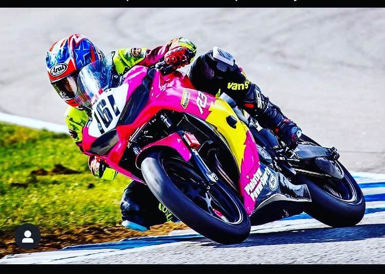 のインスタグラム：「@northeastroadracing ・・・ ⚡️ROOKIE OF THE YEAR🏆  NEMRR saw quite a battle for the 2020 Vanson leather rookie award. In the end, @douce_6 took the title after moving from rookie to expert on his Yamaha R3 and Kawasaki Ninja 400. Congrats for the accomplishment this season, Lukas.  There was incredible effort put forth by @reneefranco194 and @jacob.crossman218, two other rookies that emerged from the Penguin Racing Mentor Program. These three battled until the very last round and all of them are deserving of recognition for their hard work and admirable determination.  Big thank you to @vansonleathers for continuously sponsoring the Rookie award for NEMRR. Each year, our rookie walks away with a brand new Vanson leather suit to keep them safe as they push to the next level.  ⚡️Name: Lukas Doucette  ⚡️Age: 17 ⚡️Bikes: Yamaha R3 and Kawasaki Ninja 400 ⚡️Personal Best: 1:21.009(400)1:22.984(300) ⚡️Years racing: First year racing something on 2 wheels but raced cars since 5 ⚡️Favorite track: Loudon ⚡️Favorite turn: Obviously turn 6 ⚡️Tire choice: Dunlop tires ⚡️Helmet choice: Arai helmets  ⚡️Sponsors: Plastiow Powersports, Firsttrax, Arai helmets, Vanson leathers Dunlop tires, Woodcraft and Penguin road racing school.  #NEMRR #LRRS #kawasaki#yamaha#r6#ninja400#nhms#roadracing#racer#racebike」