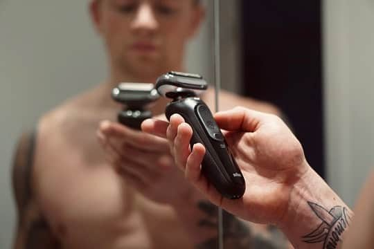 アダム・ピーティさんのインスタグラム写真 - (アダム・ピーティInstagram)「#AD For me as a swimmer, having the right shaver is essential for my race preparation and shaving down. @Braun_global has been providing these tools for decades and their latest launch, the Series 7, is amazing. There are 7 Easyclick attachments so I can go from face to body easily, and it’s 100% waterproof which suits my lifestyle perfectly. #BraunUK#SayItWithAShave」11月30日 3時56分 - adam_peaty