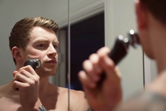 アダム・ピーティのインスタグラム：「#AD For me as a swimmer, having the right shaver is essential for my race preparation and shaving down. @Braun_global has been providing these tools for decades and their latest launch, the Series 7, is amazing. There are 7 Easyclick attachments so I can go from face to body easily, and it’s 100% waterproof which suits my lifestyle perfectly. #BraunUK#SayItWithAShave」