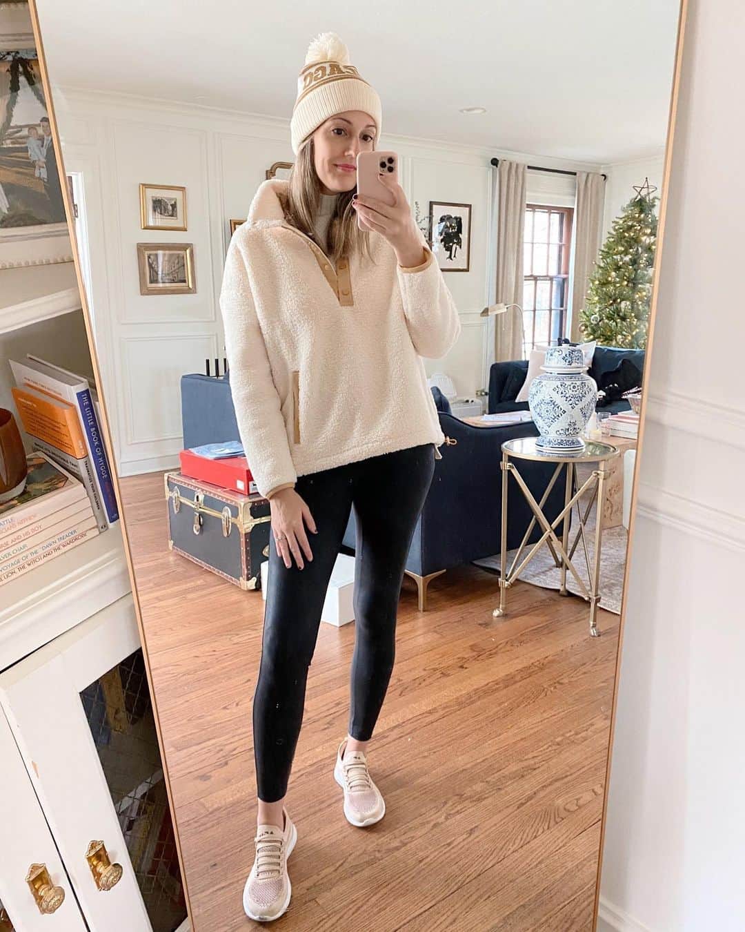 Anna Jane Wisniewskiのインスタグラム：「2020 has been the year of cozy so this pullover is our contribution. And when we start emerging back into the world, @shoponethird will be your go-to jacket for that, too. (Roaring 20s, anyone?)  Jacket 07, a casual,textured sherpa pullover (that’s also warm!), drops tomorrow for 10% off—but the sale only runs tomorrow for Cyber Monday!   http://liketk.it/32CQL #liketkit @liketoknow.it #shopwomenowned #smallbusinesschicago」