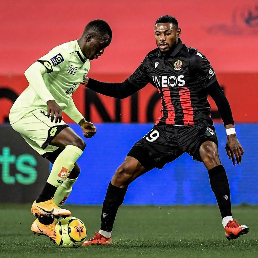 リーグ・アンさんのインスタグラム写真 - (リーグ・アンInstagram)「🆚 #OGCNDFCO (1-3) 🙌 Enfin ! Le @dfco_officiel bat l'@ogcnice et signe sa première victoire de la saison 💪 !  Finally! Dijon beat Nice to get their win of the season! • • #Ligue1UberEats #DFCO #DijonFCO #AllianzRiviera」11月30日 3時53分 - ligue1ubereats