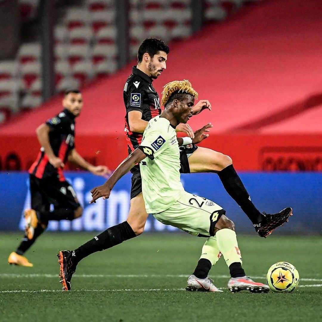 リーグ・アンさんのインスタグラム写真 - (リーグ・アンInstagram)「🆚 #OGCNDFCO (1-3) 🙌 Enfin ! Le @dfco_officiel bat l'@ogcnice et signe sa première victoire de la saison 💪 !  Finally! Dijon beat Nice to get their win of the season! • • #Ligue1UberEats #DFCO #DijonFCO #AllianzRiviera」11月30日 3時53分 - ligue1ubereats