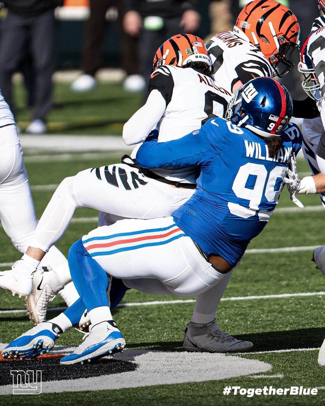 New York Giantsさんのインスタグラム写真 - (New York GiantsInstagram)「Don’t get in his way ⚠️」11月30日 4時08分 - nygiants