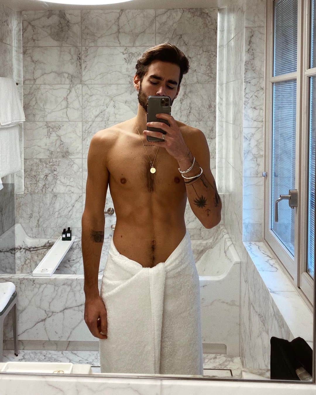 NICOLAS SIMOESのインスタグラム：「👀」