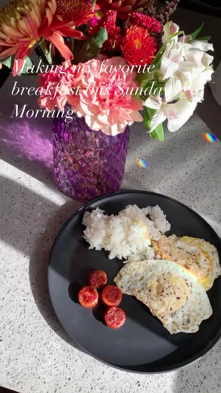 アリッサ ウーテンのインスタグラム：「Portuguese sausage eggs and rice. Is there anything better?! Don’t think so ❤️」