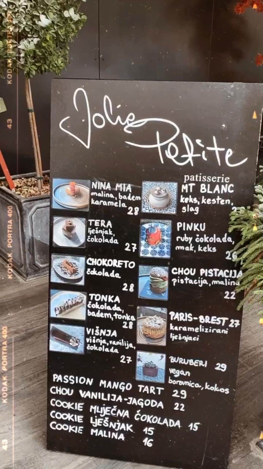 リュプカ・ゴイッチのインスタグラム：「@joliepetitepatisserie ❤️🎅🏽💫🎄🤶🏽🌟🍪🍰」
