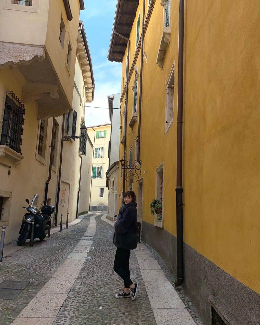 西谷菜々のインスタグラム：「. 海外旅行に行けないので、気分だけでもと写真を見返す…🕊  また行きたいなぁ、ヨーロッパ💫」