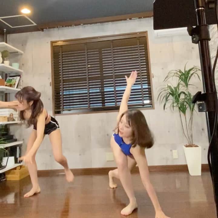 CYBERJAPAN Staffのインスタグラム：「⚡️CYBERJAPAN DANCERS 公式 YouTube チャンネル⚡️  ブレイクレティクスというエクササイズ！ KOZUE が、HARUKA に教えてみました！👭💦 ハードすぎて、HARUKA のお尻が崩壊です！  チャンネル登録もよろしくお願いします❣️  ▶️ https://youtu.be/UdLpblLR2so  #cyberjapan #サイバージャパン#training #トレーニング #workout #筋トレ  #筋トレ女子 #ブレイクレティクス #ワークアウト  #エクササイズ #diet #ダイエット」