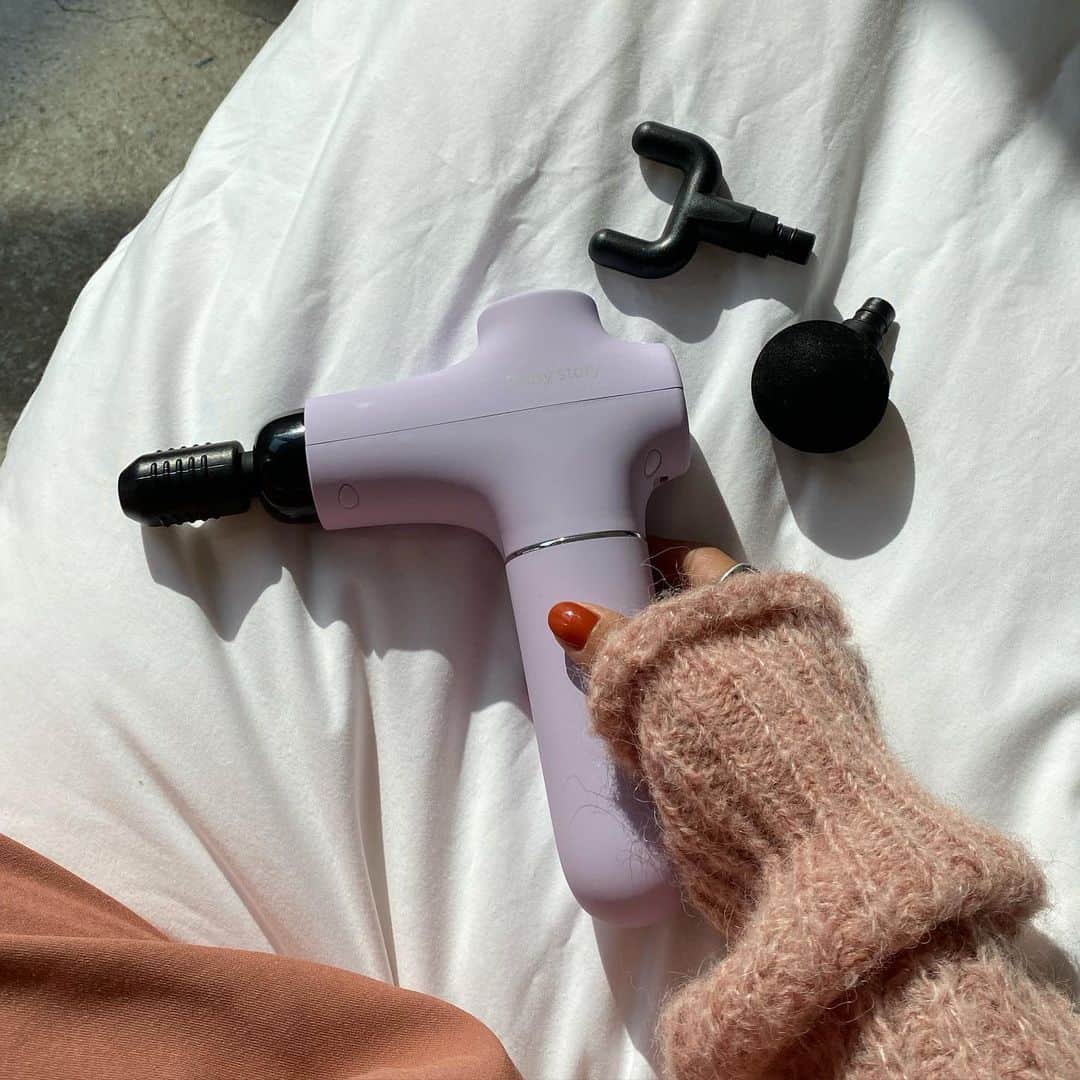 キム・ダヘのインスタグラム：「#공동구매#마사지건 오픈했어요 공지사항 잘 읽어주세요 🤍」