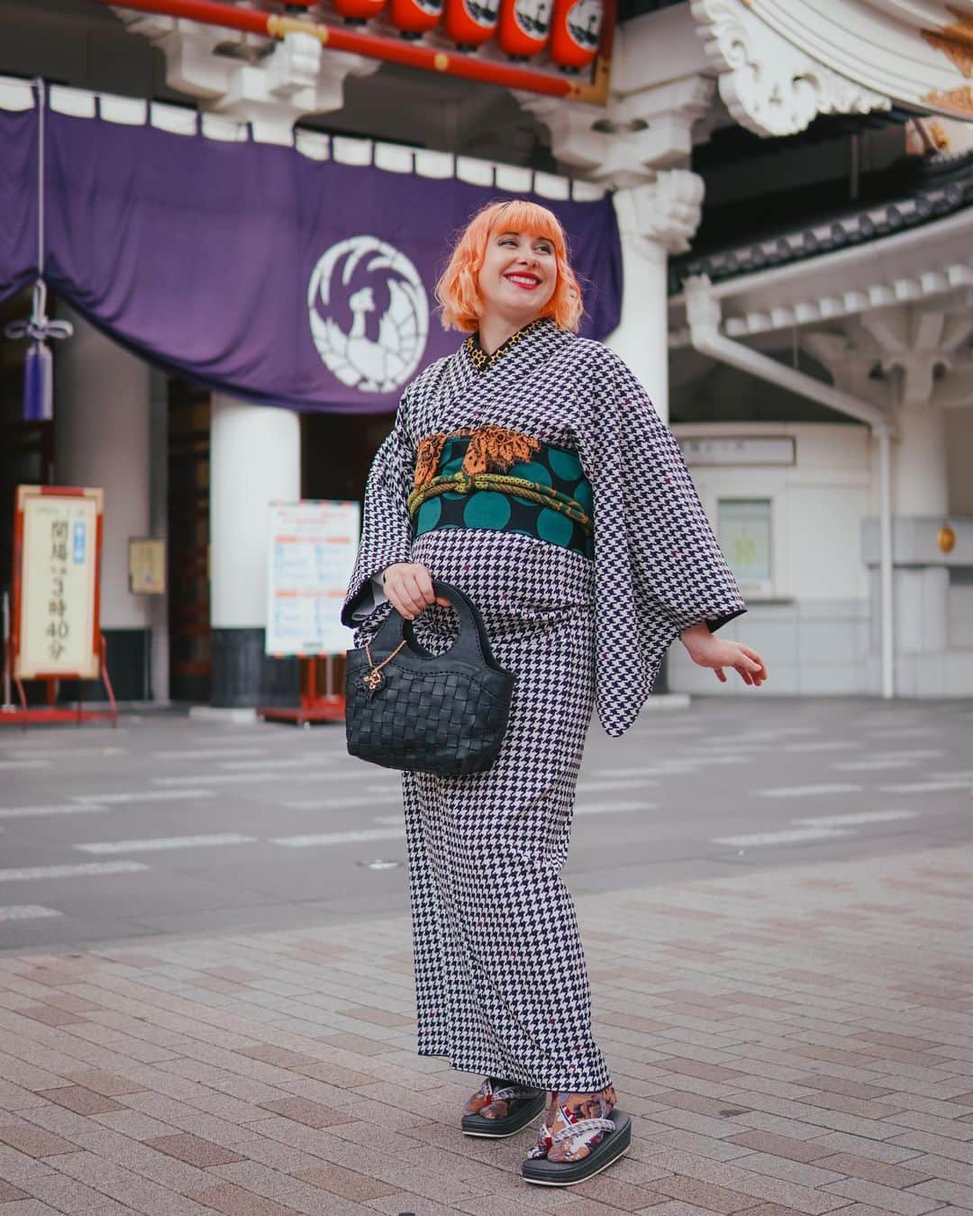 Anji SALZさんのインスタグラム写真 - (Anji SALZInstagram)「To more kimono dates without a big belly and stupid Covid soon 🤞🏻 I think I really want to have my first Christmas tree 🎄 in Japan this year to make up for all this shite 😂😆 Have you started decorating yet?」11月29日 20時10分 - salztokyo