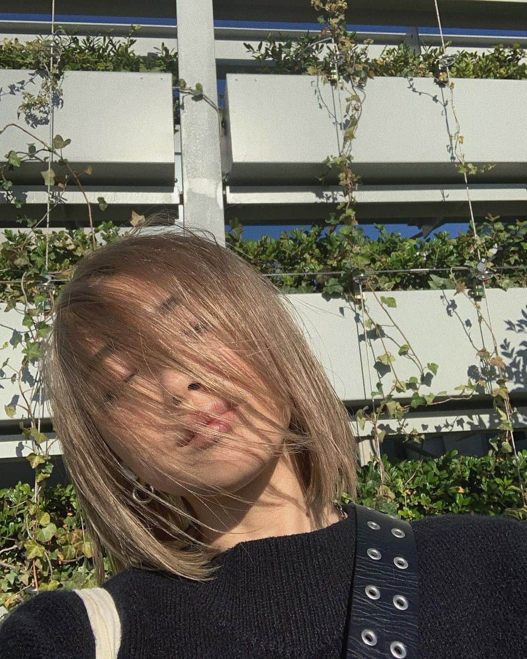 yuikoさんのインスタグラム写真 - (yuikoInstagram)「風でばっさーなってるけども髪色が☺️キンパツって育てた分だけかわいいですな◎」11月29日 20時11分 - _yuiko__