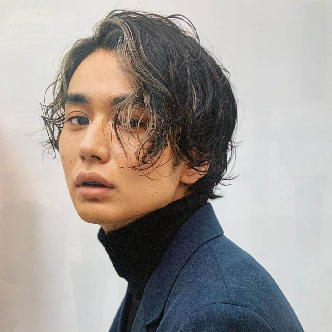 阿藤俊也さんのインスタグラム写真 阿藤俊也instagram 色気フェイスフレーミング メンズパーマ Thank You Mens Preppy Natsuuu 0705 1月号 トレンドヘア特集 ベースブラック ハイライトグレージュ メンズの フェイスフレーミングは少し細めに入れて大人の