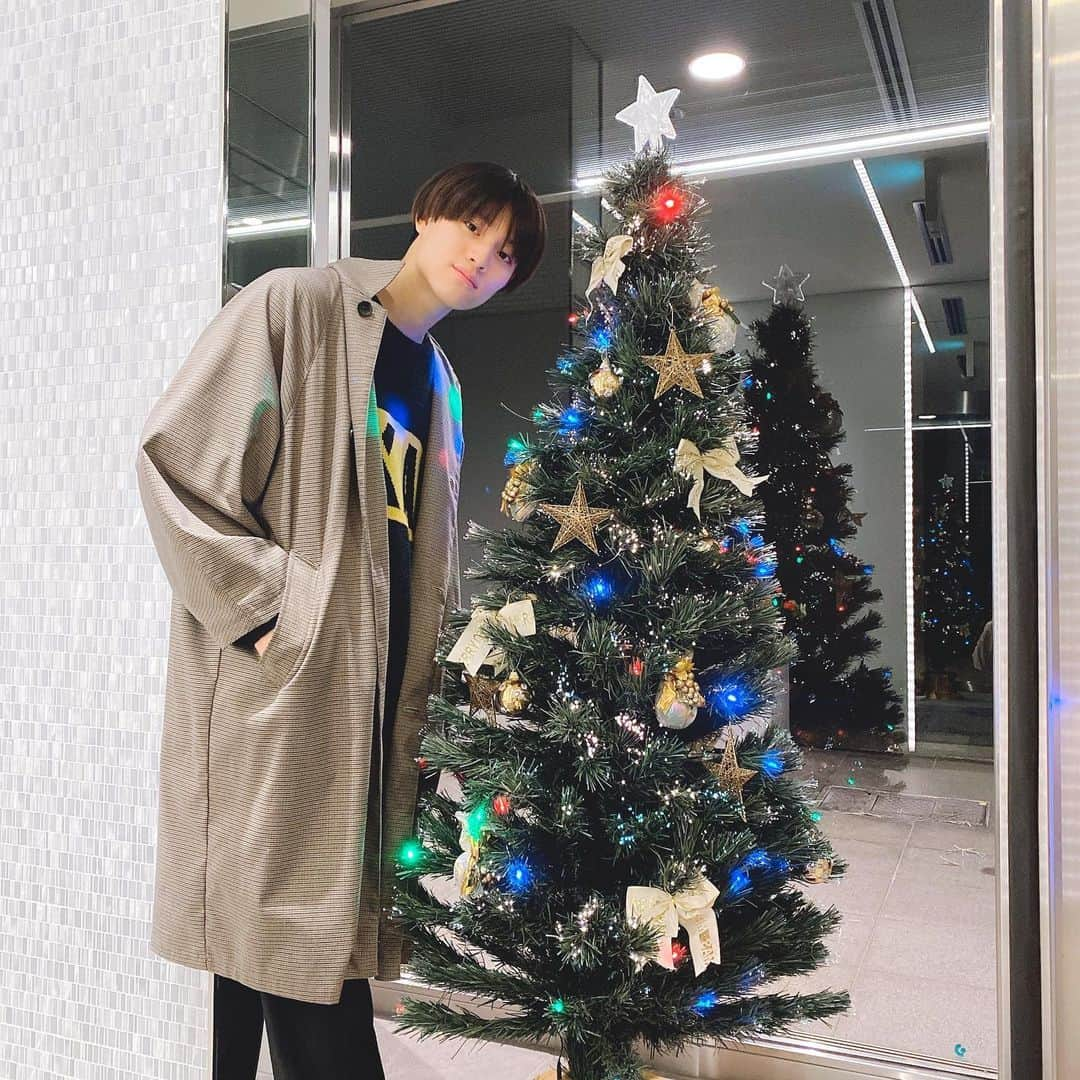 上村謙信/KENSHINさんのインスタグラム写真 - (上村謙信/KENSHINInstagram)「もう俺はクリスマス気分だ🤶 #ONENONLY #KENSHIN #christmas #christmastree #xmas #santacruz」11月29日 20時16分 - kenshin_stagram0708