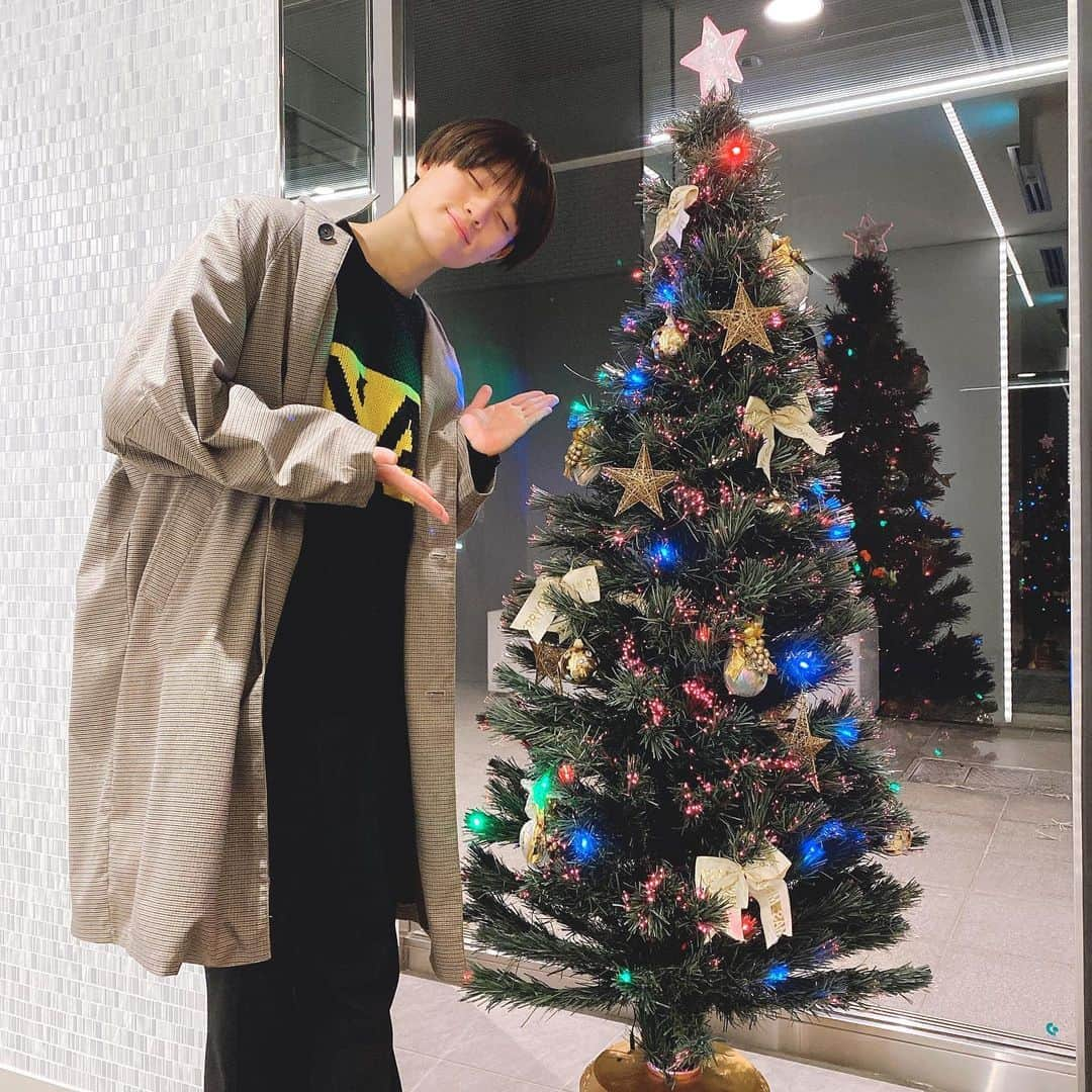 上村謙信/KENSHINさんのインスタグラム写真 - (上村謙信/KENSHINInstagram)「もう俺はクリスマス気分だ🤶 #ONENONLY #KENSHIN #christmas #christmastree #xmas #santacruz」11月29日 20時16分 - kenshin_stagram0708