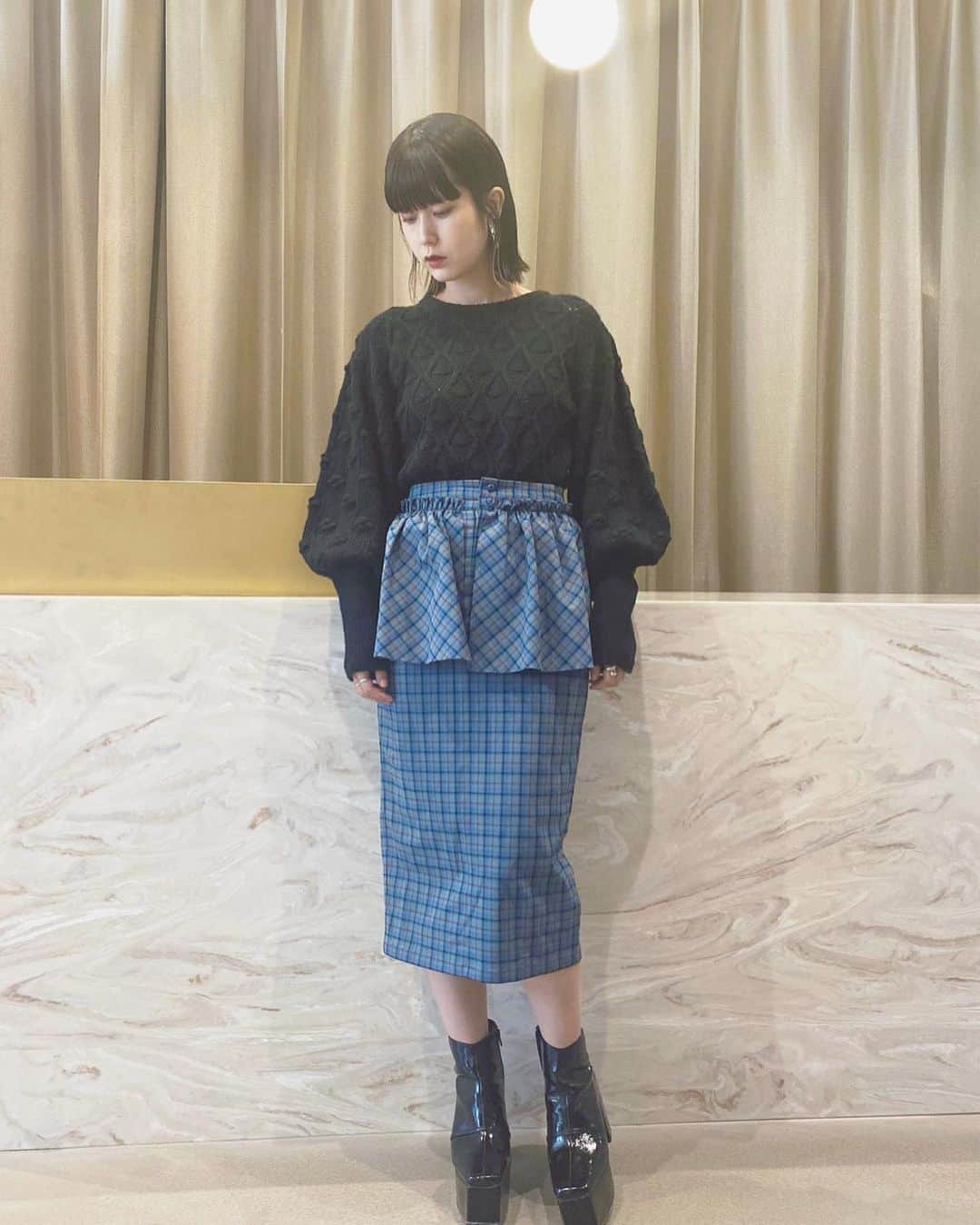 HONEY MI HONEY OFFICIALさんのインスタグラム写真 - (HONEY MI HONEY OFFICIALInstagram)「NEW IN🌙  check ribbon blouse クラシックなチェックブラウスのアームにボリュームを持たせ、リボンを2つ結べるデザインにしました 同素材のスカートと合わせるとセットアップになります 程よくストレッチのきいた素材で着やすく扱いやすいアイテム  check peplum skirt チェックのペプラムスカート ハイウエストなアイラインスカートにペプラムをつけて脚長効果をプラス 程よくストレッチのきいた素材で着やすく扱いやすいアイテム  sax×orange beige×yellow blue  freesize  @honeymihoney_official  @honeymihoney_style  #HONEYMIHONEY #表参道 #原宿 #南堀江 #大阪 #时尚 #我的最愛 #ハニーミーハニー #tokyo #osaka #outfit #fashion」11月29日 20時23分 - honeymihoney_official