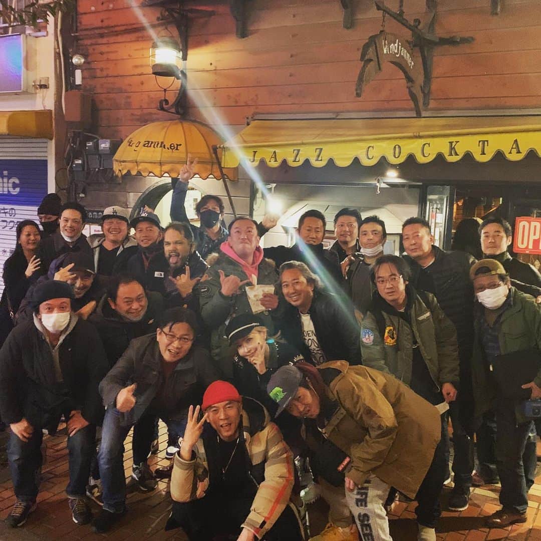 のインスタグラム：「School Reunion !  クラス会からの先輩後輩合同会！  30年経ってもまだリンク出来るのは最高‼️ しかし色んなタイプの連中がいて楽しい学校だなと改めて思う！  Good Vibez Only !!  Enjoy life while u can !」