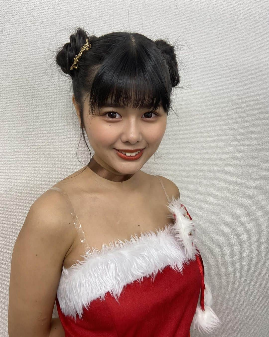 蒼山みことさんのインスタグラム写真 - (蒼山みことInstagram)「今日は、撮影会でした📸  ってことで、少し早めのサンタコスを着ました🎅🎄 似合うかな？？？😳  #newpost #photo #photography #クリスマス #サンタコス #コスプレ #コスプレ女子 #ポートレート #撮影 #撮影会 #撮影会モデル #加工なし #ミスid #ミスid2021 #ファイナリスト #タレント #グラビアアイドル #グラビア #インスタグラビア #いいね #いいね返し #いいね返しは絶対 #lfl #l4l #likeforlikes #like4likes #instaphoto #instagood #follow #followｍe」11月29日 20時25分 - mikoto__aoyama0917