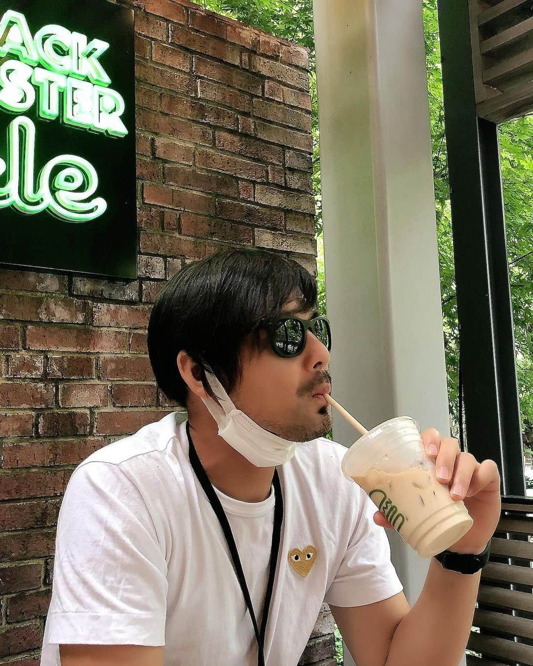 松井大輔さんのインスタグラム写真 - (松井大輔Instagram)「cafe time.  #マイブーム #流行り #cafe #cafestagram  #coffee  #お茶 #terrace  #サングラス #fashion  #メガネ #fashionista  #style #コーデ #カッコつけおやじ」11月29日 20時28分 - matsuidaisuke_official