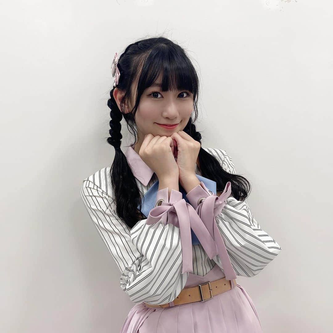佐藤海里のインスタグラム：「. . .  .  .  .  .  #佐藤海里 #ngt48  #アイドル衣装  #三つ編みアレンジ  #編み込みアレンジ」