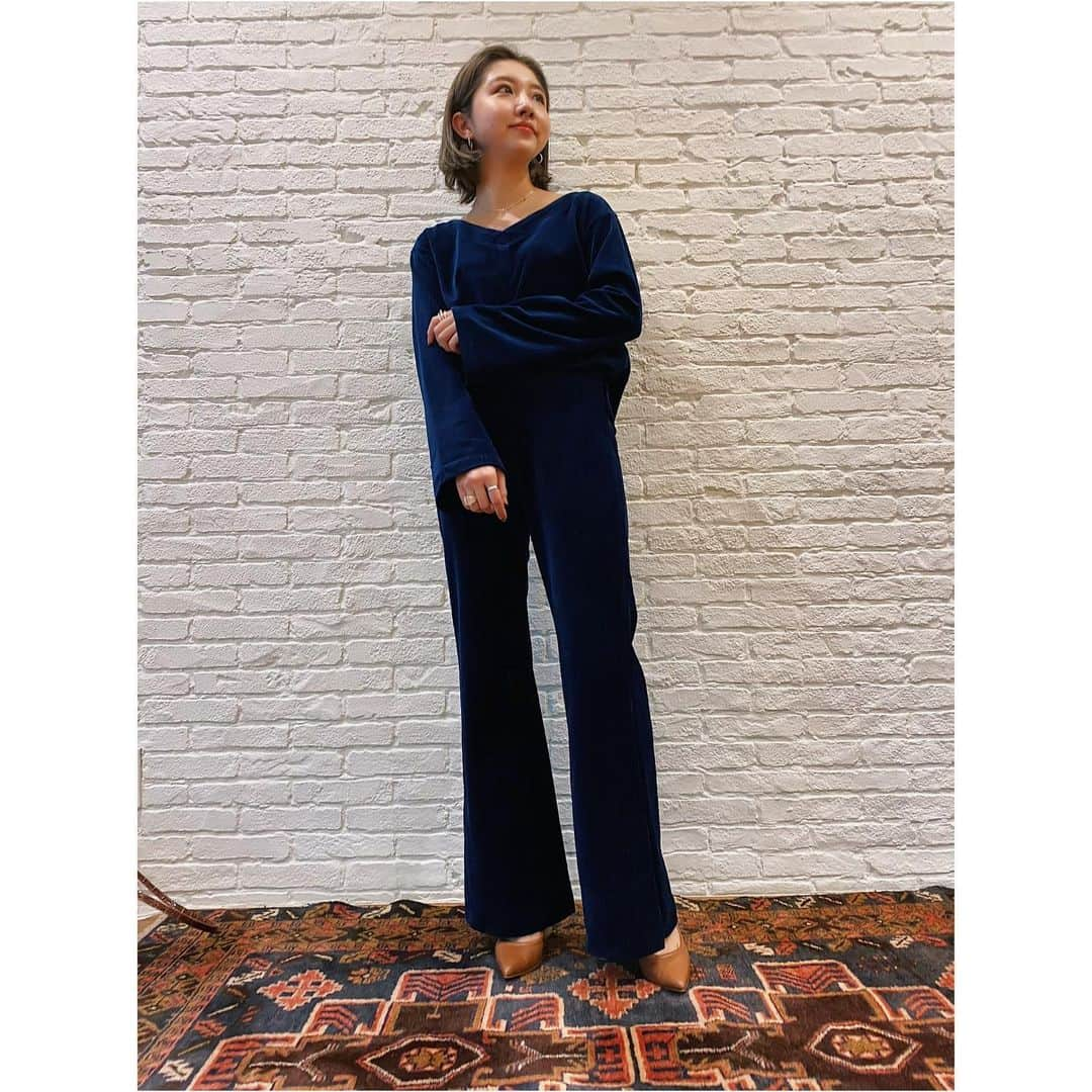 JET jpさんのインスタグラム写真 - (JET jpInstagram)「﻿ Corduroy Pants﻿ ———————-﻿ ﻿ コーデュロイジャージー素材を使用した秋冬らしい温かみを感じられるイージーパンツ✔︎ウエストゴム仕様で快適な履き心地ながら、カジュアルにも綺麗目にもコーディネイトが決まるアイテム。﻿ ﻿ #コーデュロイフレアイージーパンツ﻿ No.C80-69013 / ¥9,900(taxin)﻿ Col: ライトべージュ/ライトブルー/ネイビー/レモンイエロー﻿ ﻿ ﻿ >>詳しくは画像をタップ❗️﻿ 商品タグより、詳細がご覧いただけます﻿ ﻿ ※こちらの商品はオンラインストア＆一部店舗にてお取り扱いがございます。﻿ ﻿ —————————————﻿ ﻿ \\ POINT10倍キャンペーン //﻿ @world_onlinestore にてセール品を除く商品がポイント10倍に！﻿ 冬物のまとめ買いのチャンスです❗️﻿ 是非お見逃しなく⭐️﻿ ﻿ —————————————﻿ ﻿ #jet #jetlosangeles #jet_losangeles #nowonsale #newarrival #recommend #﻿  #ジェット #新作 #紹介 #スタッフ #スタッフ #着用 #スタイリング #コーディネイト #ワンマイルウェア #新ライン #カジュアル #楽ちん #コーデュロイ #パンツ #フレア #スリット #トレンド #カラー #ベージュ #イエロー #ブルー #ネイビー」11月29日 20時29分 - jet_losangeles