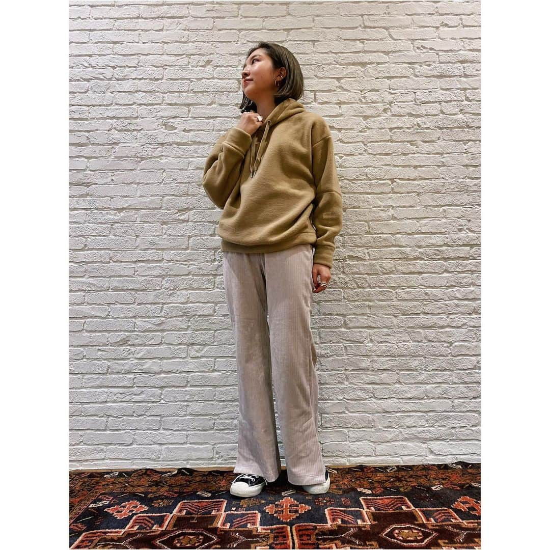 JET jpさんのインスタグラム写真 - (JET jpInstagram)「﻿ Corduroy Pants﻿ ———————-﻿ ﻿ コーデュロイジャージー素材を使用した秋冬らしい温かみを感じられるイージーパンツ✔︎ウエストゴム仕様で快適な履き心地ながら、カジュアルにも綺麗目にもコーディネイトが決まるアイテム。﻿ ﻿ #コーデュロイフレアイージーパンツ﻿ No.C80-69013 / ¥9,900(taxin)﻿ Col: ライトべージュ/ライトブルー/ネイビー/レモンイエロー﻿ ﻿ ﻿ >>詳しくは画像をタップ❗️﻿ 商品タグより、詳細がご覧いただけます﻿ ﻿ ※こちらの商品はオンラインストア＆一部店舗にてお取り扱いがございます。﻿ ﻿ —————————————﻿ ﻿ \\ POINT10倍キャンペーン //﻿ @world_onlinestore にてセール品を除く商品がポイント10倍に！﻿ 冬物のまとめ買いのチャンスです❗️﻿ 是非お見逃しなく⭐️﻿ ﻿ —————————————﻿ ﻿ #jet #jetlosangeles #jet_losangeles #nowonsale #newarrival #recommend #﻿  #ジェット #新作 #紹介 #スタッフ #スタッフ #着用 #スタイリング #コーディネイト #ワンマイルウェア #新ライン #カジュアル #楽ちん #コーデュロイ #パンツ #フレア #スリット #トレンド #カラー #ベージュ #イエロー #ブルー #ネイビー」11月29日 20時29分 - jet_losangeles