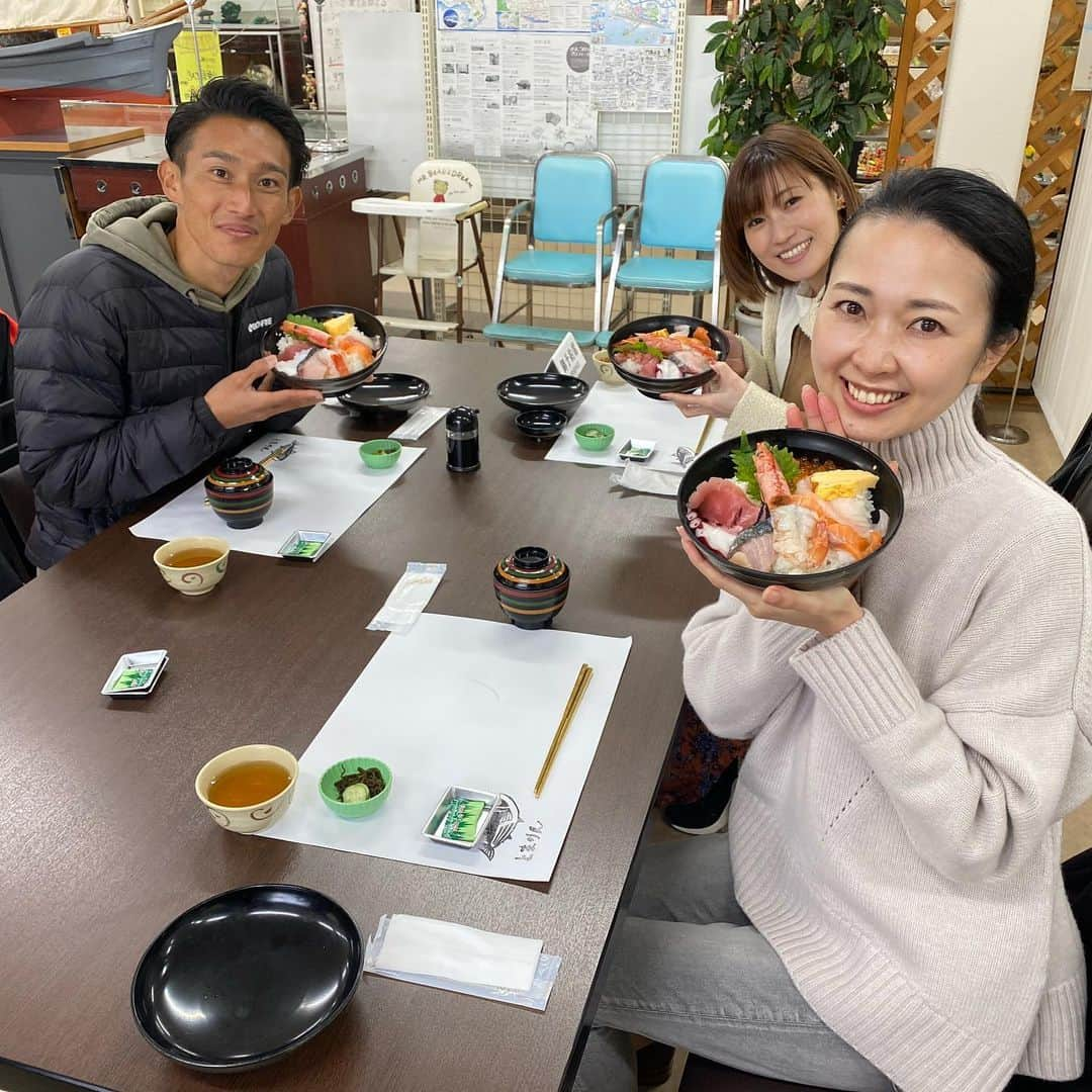 徳重杏奈さんのインスタグラム写真 - (徳重杏奈Instagram)「🍊﻿ メ〜テレのお仕事で﻿ 愛知県蒲郡市へ﻿ ﻿ 蒲郡市観光大使の﻿ #しがせいこ さん #加藤康弘 さん﻿ インフルエンサーの﻿ #石原知哉 くん  #あーちゃん と﻿ 蒲郡市内を﻿ 密を回避しながら楽しくロケしました。﻿ ﻿ いいお天気で気持ちよかった✨﻿ ﻿ 色々なことを気にしなくてよくなったら﻿ ぜひ蒲郡にお越しください🥳﻿ ﻿ わたしもまたゆっくり来たいなぁ…🍊﻿ ﻿ ロケの模様は﻿ #がまごおりアワード 公式アカウントの TikTokとInstagramに﻿掲載される予定です。 ほーんの一部、PR用の動画はテレビでも🙌﻿ ﻿ またお知らせします😌﻿ ﻿ ﻿ ﻿ @gamagori_award﻿ @shigaseiko_official ﻿ @katoyasu513 ﻿ @tomoya_kamukamupain1008 ﻿ @butterfly_ayk ﻿ #ただいま #愛知 #蒲郡 #竹島 #蒲郡みかん #名古屋 #メーテレ #アナウンサー #徳重杏奈」11月29日 20時30分 - anna.tokushige