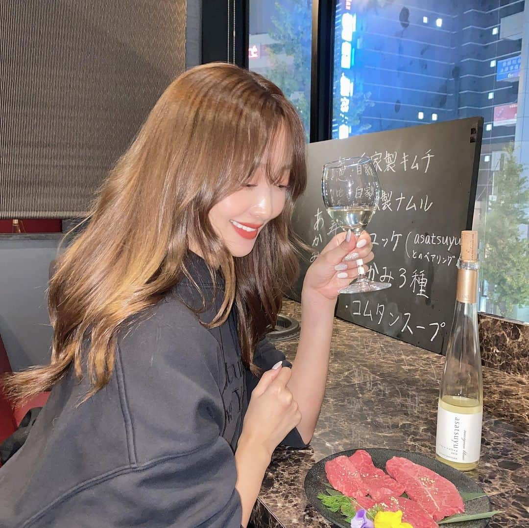 佐達ももこさんのインスタグラム写真 - (佐達ももこInstagram)「いい肉の日🍖❤️﻿ ﻿ ﻿ 美味しいお肉とワインと💗﻿ ﻿ お肉は赤ワインのイメージだけど﻿ 白でさっぱりと美味しかった✨﻿ ﻿ ﻿ #焼肉#恵比寿#恵比寿焼肉あかみ」11月29日 20時39分 - sadamomodayo