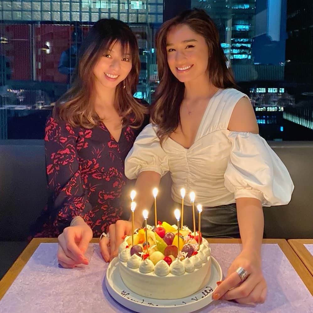 のインスタグラム：「Happy birthday @kellymisawa 🌹✨  We love you😊❤️  #happybirthday #theuppertokyo  @theuppertokyo   今年は貸切、22時まで。色々気をつけながらでいつもと違う状況だったけれど、お祝いできて嬉しかったよ😊  ケリー誕生日おめでとう🎂✨  #えれな」