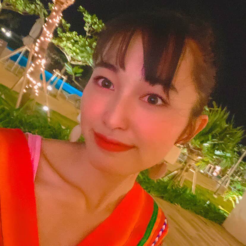 堀口日萌のインスタグラム：「. 修学旅行　in 沖縄 １日目🌴  国際通りでかわいいワンピース買った😍 友達とお揃い🤝 南国感でてるよねー 毎晩のバイキングこれで行きました。 みんな反応に困ってた！やったね！  そしてそして ブルーシール🍦 紅芋味だーい 超暑かったからうまかったぜー🥇🥇🥇  #沖縄#okinawa#blueseal#bluesealicecream#紅芋」