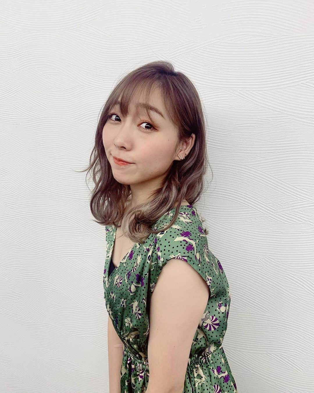 須田亜香里さんのインスタグラム写真 - (須田亜香里Instagram)「最近の衣装は透けてたり 腕が出てたりが多いですが… 今夜はどっちでしょーか？ 予想してねん。 . . 11月29日(日) テレビ朝日 & ‪ABEMA‬ 24:55〜 【#熱闘Mリーグ】 今夜は試合の振り返りと 実況の日吉さんの特集！ 楽しみーーーーー！ . . 最近のサムさんコーデをずらり。 #須田亜香里衣装 #競輪祭 #100万溶かした日 #熱闘mリーグ . .」11月29日 20時34分 - akarisuda