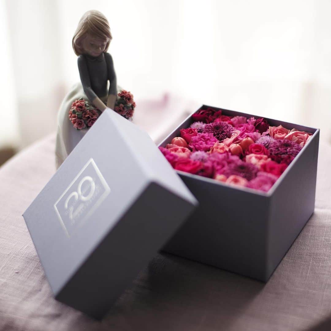 木本泉さんのインスタグラム写真 - (木本泉Instagram)「-﻿ @nicolaibergmann  flower box 20th anniversary﻿ ﻿ ニコライバーグマンのフラワーボックス20周年を記念した展示会が明日まで六本木ヒルズで開催中💐﻿ ﻿ お花は眺めているだけでhappyな気持ちになれますよね✨﻿ ニコライバーグマンのフラワーボックスは、色鮮やかで元気ももらえてお部屋もパッと明るくなるので大好きです💓﻿ ﻿ #ニコライバーグマ#nicolaibergmann ﻿ #花#flower#flowerbox20th」11月29日 20時35分 - izumikimoto