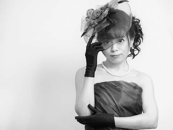 及川愛未のインスタグラム：「takafumiさんコレクション👗濃紺dress make-up TAKAFUMIさん hairset TAKAFUMIさん styling  TAKAFUMIさん . . #shooting #撮影 #model #サロンモデル #ブライダル #ウェディングモデル #カラードレス #ブライダルモデル　 #ポートレートしま専科  #ポートレート  #photography  #写真  #写真好きな人と繋がりたい  #写真撮るの好き人と繋がりたい  #portraitmodel  #東京カメラ部  #カメラマン募集  #ファインダー #ファインダー越しの私の世界 #結婚式 #dress #blue #weddingdress #makeup #hairmake #hairset #bridal #ヘッドドレス #TAKAFUMIさん  #followme ‪ ‬」