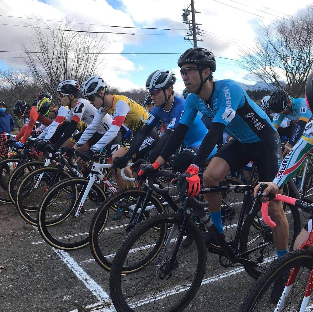 山本幸平さんのインスタグラム写真 - (山本幸平Instagram)「シクロクロス全日本選手権は、5位でした。スーパーマッドコンディションで自分のペースを維持するレースとなりましたが2週間のオフ明けの1発目にしては動けて苦しめました。楽しかったです！飯山のコース👌 5th place for me Nationals today. Super muddy condition,I riding keep myself paces after 2 week break my training. Not too but today’s results.  This course was hard but also fun a lot. #dreamseekermtbracingteam @cannondalejapan @daiken_corporation @teamdaito @bikeranch @maxxisbike @oakleyjapan @tokachimainichi #アルムシステム #日本写真判定株式会社 @hokuo_knot @hokuo_cc20 #開西病院 #スポーツ医科歯科研究会 @wavenyan @shimano_cycling_japan #ergomotionch  @magon_official @enemoti_official @esigrips #弱虫ペダル #さくら不動産 #carmate @wahoofitnessofficial  @ergonbike  #スポーツアロマコンディショニング @tcs_international @team_nippon @yamamotoathletefarm #athletefarm #koheibrandenergycoffee @rideshimano」11月29日 20時41分 - kohey55