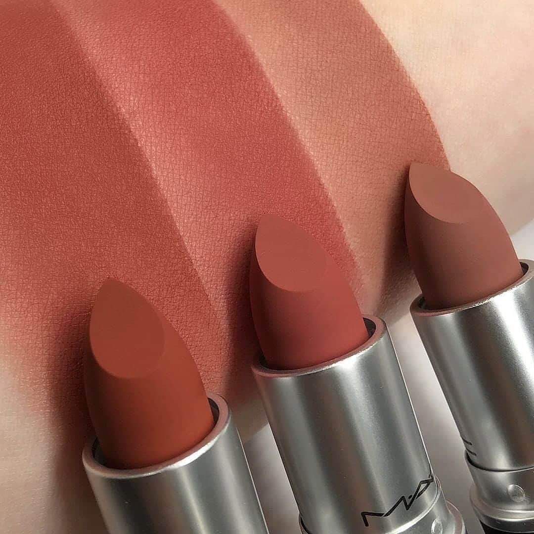 M·A·C Cosmetics UK & Irelandさんのインスタグラム写真 - (M·A·C Cosmetics UK & IrelandInstagram)「When your lipstick matches the autumn leaves 💄 🍁 Which Powder Kiss hue is your go-to? Tell us below 😘 -Devoted To Chili  -Stay Curious -Sultry Move  #regram @macprudentialcenter  #MACPowderKiss #PowderKiss #MACLovesLips #MACLipstick」11月29日 20時46分 - maccosmeticsuk