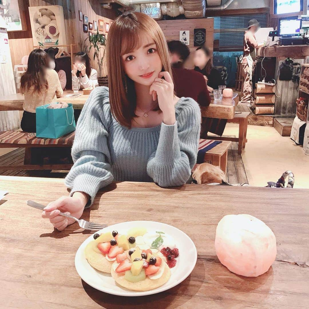 ゆうたむさんのインスタグラム写真 - (ゆうたむInstagram)「🥞🥞🥞 . . . . カフェで ほっこりした休日だった🥞 フルーツたっぷりの豆乳パンケーキ美味しかった☺️💓 . . @grl_official  の水色ニットがかわいい♡♡ 田中みな実さんが着てたの見て一目惚れ❤︎❤︎ プチプラでお洋服揃えられるのが嬉しい☺️ . . . #grl #グレイル #fashion #ootd #오오티디  #멋스타그램 #데일리룩  #데일리코디  #데일리패션  #패션  #카페스타그램  #카페」11月29日 20時57分 - yuutamu_non