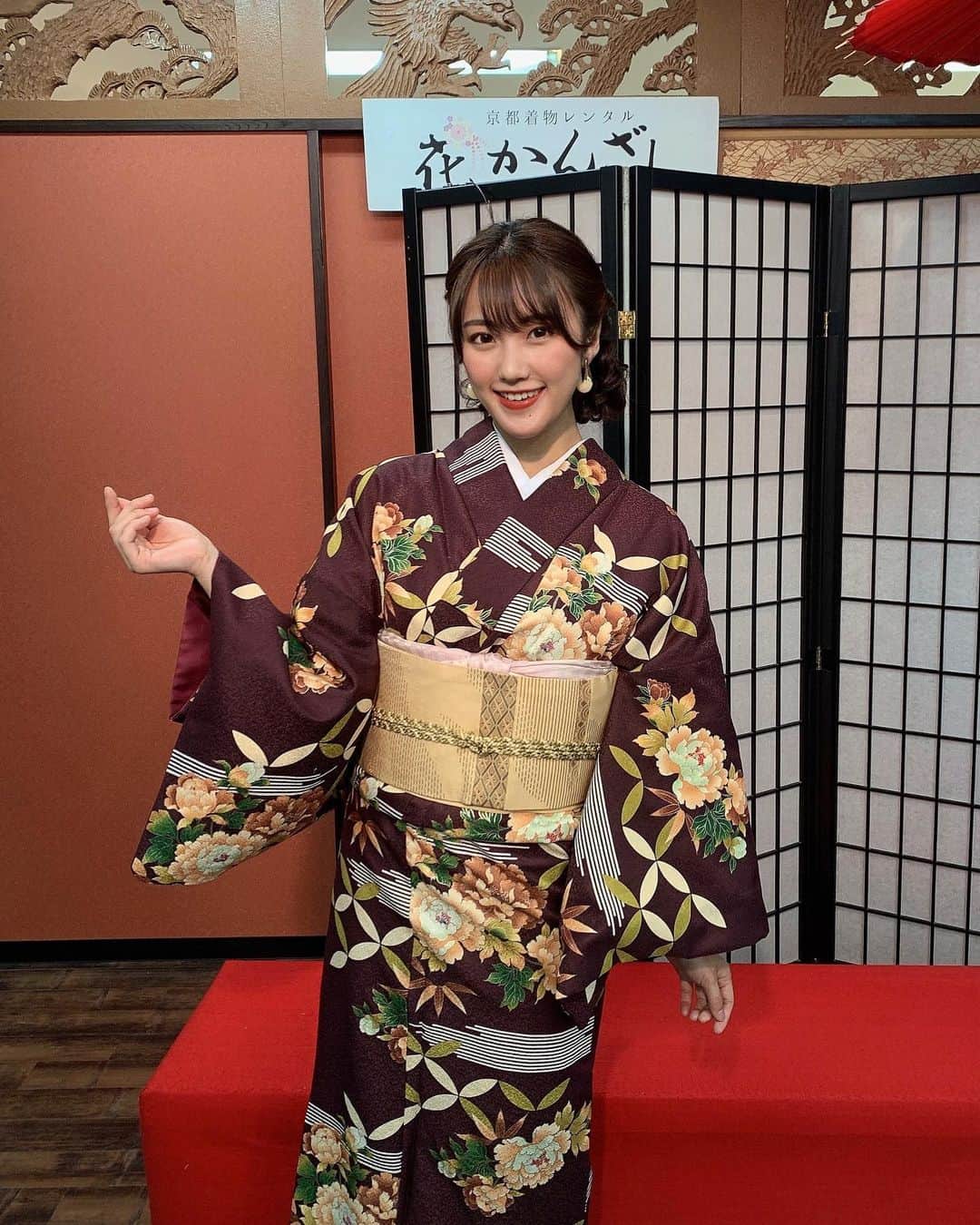 Moka さんのインスタグラム写真 - (Moka Instagram)「普段撮影で振袖は着るけど着物は意外と着ないのよね〜ひさびさに着れて嬉しかった🌼 ・ ・ 今回利用させていただいたのは @kimonohanakanzashi さん。 スタッフさんの対応も素晴らしいし、着物の種類も豊富でした☺︎ ・ ・ 着物とか浴衣のレンタル何度か利用したことあるけど、返却の時間が割と早くて... 花かんざしさんはなんと21:00までの返却だから、京都のライトアップも十分に楽しめます✨ また京都に行った際はぜひ利用させていただきます！ ・ ・ #フリーモデル  #モデル #フリーランス #フリーランスモデル #広告モデル #イメージモデル #サロモ #撮影 #撮影モデル #作品撮り #作品撮りモデル #ポトレ #インフルエンサー #インスタグラマー #着物 #お着物 #振袖 #浴衣 #和装 #着物モデル #和装モデル #japanesegirl #japanese #japanesemodel #japan #kimono #japanculture #japantravel #japanlife #japanlover」11月29日 20時59分 - moka_030n