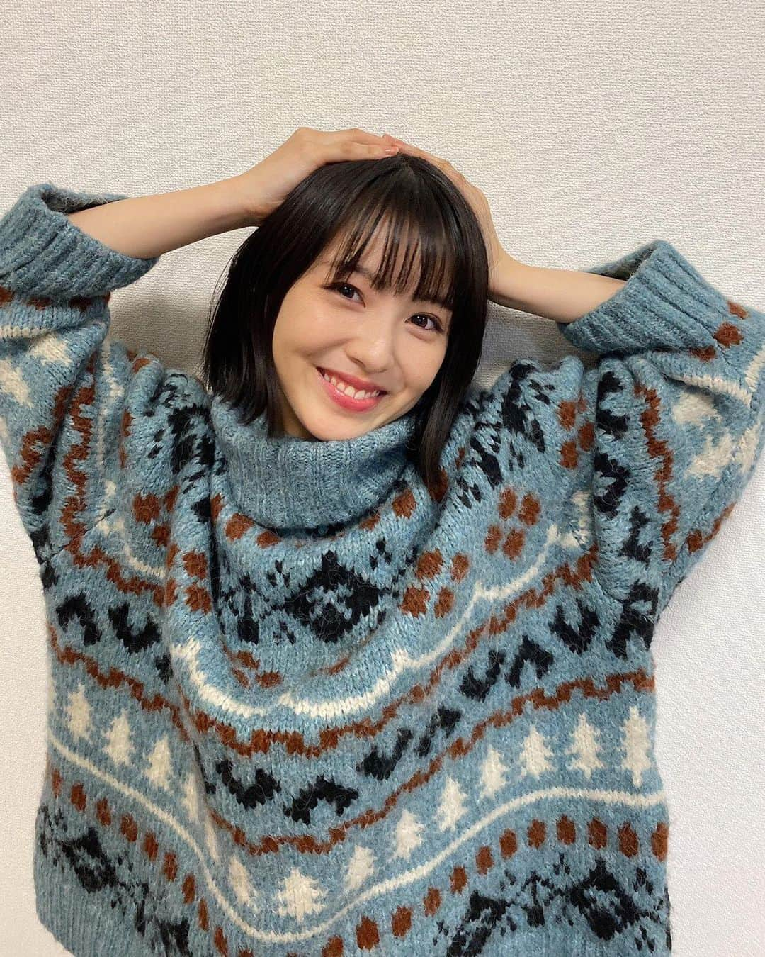 浜辺美波さんのインスタグラム写真 - (浜辺美波Instagram)「#浜辺美波 公式Twitterより  1月期スタート新水曜ドラマ 『ウチの娘は、彼氏が出来ない!』の 役作りで髪の毛を切りました!! ばっさーり！ 落ち着きますね!!」11月29日 21時00分 - minami_829_gram