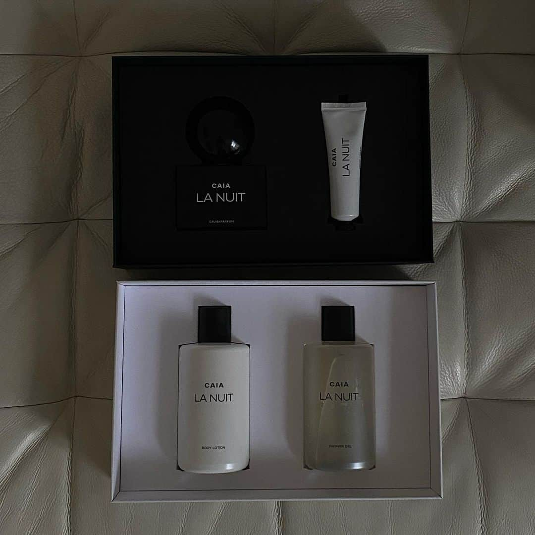 Bianca Ingrossoさんのインスタグラム写真 - (Bianca IngrossoInstagram)「Ad for @caiacosmetics  Our amazing limited edition LA NUIT boxes 🤍 I’m totally obsessed 👌🏻 Go to our website to get it now for yourself or as a personal gift to someone you like 🎁 Ps. The black box is on sale 🤫」11月29日 21時01分 - biancaingrosso