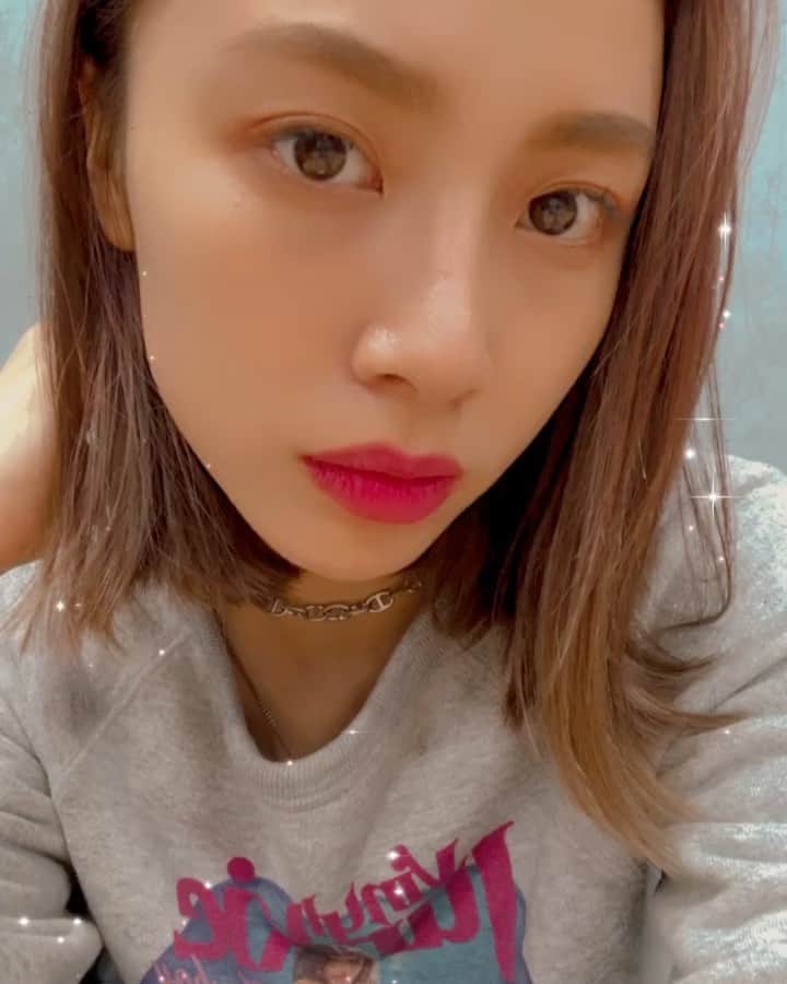 honoka のインスタグラム：「マツエク短めにしてもらいました。  今日のstart upもたのしみ◡̈❤️  #startup #스타트업」