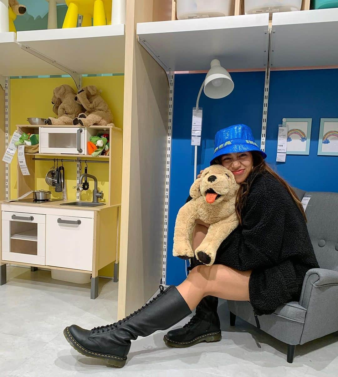 Megha Shrestha のインスタグラム：「#IKEA渋谷店　NEW OPEN  みんなでお邪魔してきました〜✨  @ailline_1377 thank you so much for inviting us 🎄🎁  買い物が楽しみでしかたないね✨ #ikeajapan #ikeashibuya #welocome #shopping #ikeadog #ikeashark」
