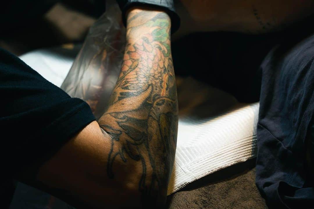 木村ミノルさんのインスタグラム写真 - (木村ミノルInstagram)「Tattoo Artist @bizentattoo   Photographer @ryo.sugimoto_   #tattoo #art #tattooartist  #刺青　#彫師　#美漸」11月29日 21時12分 - philip_kimura