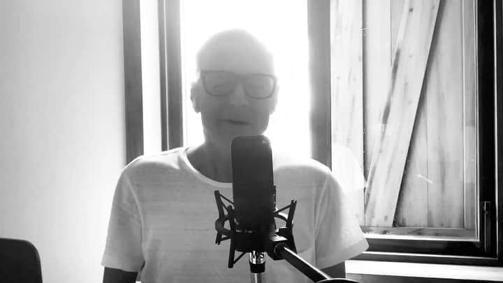 ブライアン・アダムスのインスタグラム：「Don't Drop That Bomb On Me is an anti-war / environmental protest song written by me and Mutt Lange for the album “Waking Up The Neighbours”. In this 2020 version, I’m is singing live to the original TV track, with a new ending and edit. To see the whole video go to the link in the bio or to my YouTube channel.  Lyric:  We sailed our ships upon the shores That once were out of reach Turned the silence into war and bloodied up the beach Trashed the forests and the trees Til there's nothin' left to cut We raped the rivers and the seas and turned the land to dust It goes on and on On and on...」