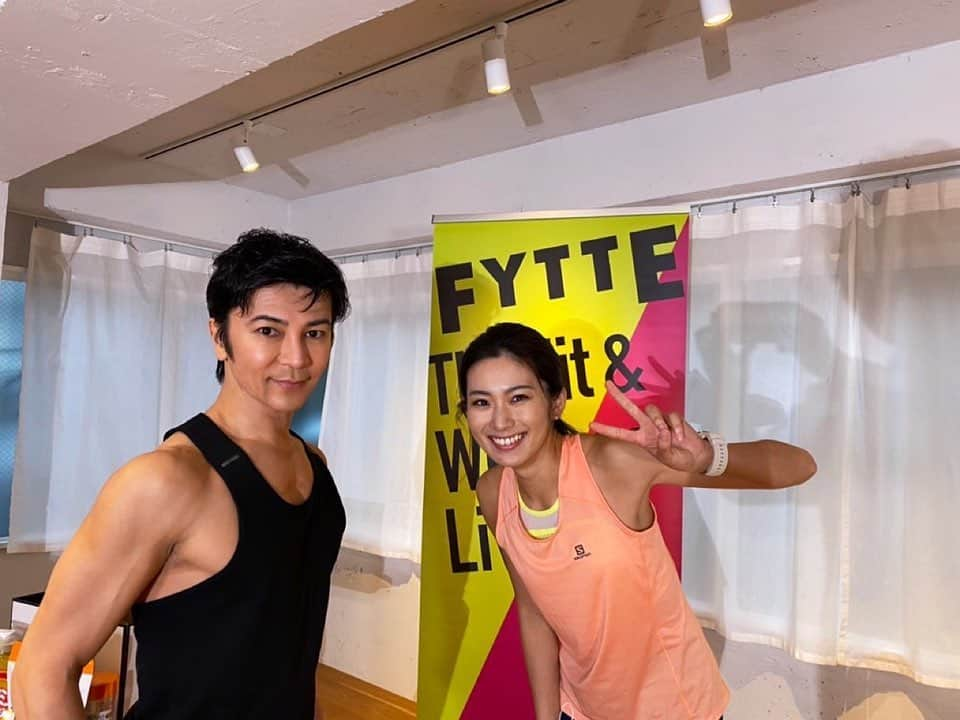 矢原里夏さんのインスタグラム写真 - (矢原里夏Instagram)「🏋🏻‍♀️❤️﻿ FYTTE﻿ 【The Fit & Wellness Live 2020 at home】﻿ 無事に楽しく配信終えました❣️﻿ やっぱり皆でフィットネスやるの楽しいですねー🤩﻿ エネルギーもらいました🔥﻿ ﻿ #優木まおみ さん（写真撮損ね💦）の #ピラティス タイムは私はピラティス初体験でしたが、「自分に合ってるかも！」と思い込むくらい楽しくて、優木さんのおっしゃるマインドフルネス状態というのがすごく分かりました！優木さん、歳とるのどっかで忘れたんだと思う可愛さでした❣️﻿ ﻿ #有村実樹 さんの #時短ビューティー トークショーでは私も聞きたいことがあり過ぎてどんどん質問攻め！お人形さんみたいで、本当に人間なの？！ってざわつきました！😂﻿ キラキラのHappyオーラ浴びたので元々興味があった #アロマテラピー やってみたいと思います！﻿ ﻿ そして、大トリは #武田真治 さん！﻿ トークが面白くてそのまま3時間お話したかったです！ #ヤハラサハラ にご興味持って頂いて、南極マラソンの話もしておけば良かったなー！なんて😂﻿ ﻿ #筋肉ダンス はカメラの裏でスタッフも #筋トレ してたんですが、声を押し殺しながら筋肉と対話し、超HAPPYになりました！すっごく楽しかったです✨きついじゃなくて効いてる！全部ポジティブに変えるから筋トレは世界を救いますね😊﻿ ﻿ さて、豪華プレゼント企画は、今日のお写真や感想を書いて #フィッテチャレンジ2020 で是非ご応募くださいね❣️﻿ ﻿ ご視聴頂いた皆さま、そしていつも温かい #FYTTE &スタッフの皆さま、今日も楽しい時間をありがとうございましたー！﻿ ﻿ ﻿ ﻿#筋トレは世界を救う ﻿ ﻿ #フィットネス #ダイエット #ウェルネス #ヘルシー #健康 #ビューティー #筋トレ女子 #フィットネス女子」11月29日 21時15分 - rika_yahara