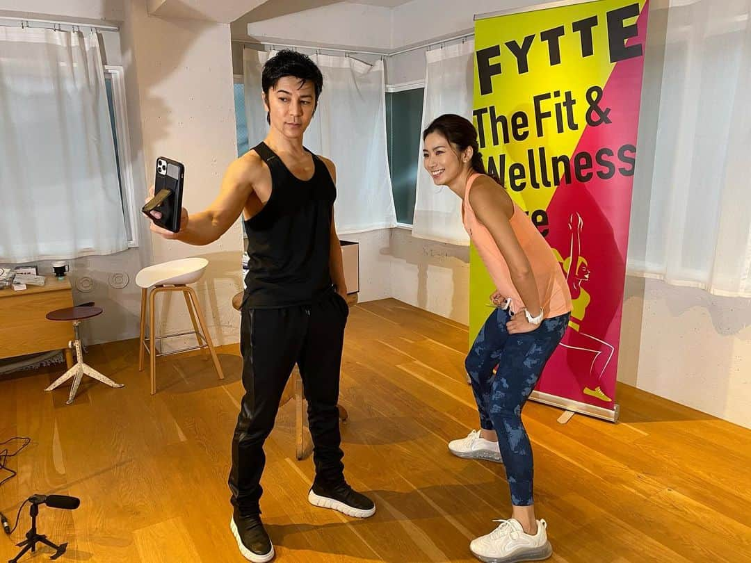 矢原里夏さんのインスタグラム写真 - (矢原里夏Instagram)「🏋🏻‍♀️❤️﻿ FYTTE﻿ 【The Fit & Wellness Live 2020 at home】﻿ 無事に楽しく配信終えました❣️﻿ やっぱり皆でフィットネスやるの楽しいですねー🤩﻿ エネルギーもらいました🔥﻿ ﻿ #優木まおみ さん（写真撮損ね💦）の #ピラティス タイムは私はピラティス初体験でしたが、「自分に合ってるかも！」と思い込むくらい楽しくて、優木さんのおっしゃるマインドフルネス状態というのがすごく分かりました！優木さん、歳とるのどっかで忘れたんだと思う可愛さでした❣️﻿ ﻿ #有村実樹 さんの #時短ビューティー トークショーでは私も聞きたいことがあり過ぎてどんどん質問攻め！お人形さんみたいで、本当に人間なの？！ってざわつきました！😂﻿ キラキラのHappyオーラ浴びたので元々興味があった #アロマテラピー やってみたいと思います！﻿ ﻿ そして、大トリは #武田真治 さん！﻿ トークが面白くてそのまま3時間お話したかったです！ #ヤハラサハラ にご興味持って頂いて、南極マラソンの話もしておけば良かったなー！なんて😂﻿ ﻿ #筋肉ダンス はカメラの裏でスタッフも #筋トレ してたんですが、声を押し殺しながら筋肉と対話し、超HAPPYになりました！すっごく楽しかったです✨きついじゃなくて効いてる！全部ポジティブに変えるから筋トレは世界を救いますね😊﻿ ﻿ さて、豪華プレゼント企画は、今日のお写真や感想を書いて #フィッテチャレンジ2020 で是非ご応募くださいね❣️﻿ ﻿ ご視聴頂いた皆さま、そしていつも温かい #FYTTE &スタッフの皆さま、今日も楽しい時間をありがとうございましたー！﻿ ﻿ ﻿ ﻿#筋トレは世界を救う ﻿ ﻿ #フィットネス #ダイエット #ウェルネス #ヘルシー #健康 #ビューティー #筋トレ女子 #フィットネス女子」11月29日 21時15分 - rika_yahara