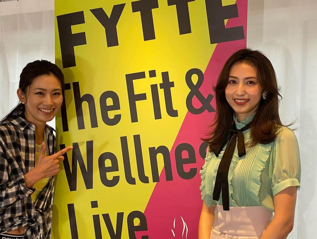 矢原里夏さんのインスタグラム写真 - (矢原里夏Instagram)「🏋🏻‍♀️❤️﻿ FYTTE﻿ 【The Fit & Wellness Live 2020 at home】﻿ 無事に楽しく配信終えました❣️﻿ やっぱり皆でフィットネスやるの楽しいですねー🤩﻿ エネルギーもらいました🔥﻿ ﻿ #優木まおみ さん（写真撮損ね💦）の #ピラティス タイムは私はピラティス初体験でしたが、「自分に合ってるかも！」と思い込むくらい楽しくて、優木さんのおっしゃるマインドフルネス状態というのがすごく分かりました！優木さん、歳とるのどっかで忘れたんだと思う可愛さでした❣️﻿ ﻿ #有村実樹 さんの #時短ビューティー トークショーでは私も聞きたいことがあり過ぎてどんどん質問攻め！お人形さんみたいで、本当に人間なの？！ってざわつきました！😂﻿ キラキラのHappyオーラ浴びたので元々興味があった #アロマテラピー やってみたいと思います！﻿ ﻿ そして、大トリは #武田真治 さん！﻿ トークが面白くてそのまま3時間お話したかったです！ #ヤハラサハラ にご興味持って頂いて、南極マラソンの話もしておけば良かったなー！なんて😂﻿ ﻿ #筋肉ダンス はカメラの裏でスタッフも #筋トレ してたんですが、声を押し殺しながら筋肉と対話し、超HAPPYになりました！すっごく楽しかったです✨きついじゃなくて効いてる！全部ポジティブに変えるから筋トレは世界を救いますね😊﻿ ﻿ さて、豪華プレゼント企画は、今日のお写真や感想を書いて #フィッテチャレンジ2020 で是非ご応募くださいね❣️﻿ ﻿ ご視聴頂いた皆さま、そしていつも温かい #FYTTE &スタッフの皆さま、今日も楽しい時間をありがとうございましたー！﻿ ﻿ ﻿ ﻿#筋トレは世界を救う ﻿ ﻿ #フィットネス #ダイエット #ウェルネス #ヘルシー #健康 #ビューティー #筋トレ女子 #フィットネス女子」11月29日 21時15分 - rika_yahara